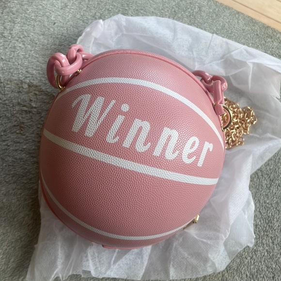 ATL HOUSE WIVES CHIC’ Basketball Shaped Chain Bag - Picture 8 of 16
